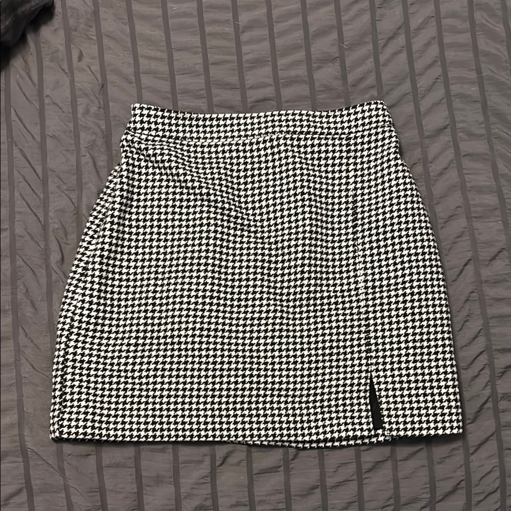 Hollister Black and White Mini Pencil Skirt